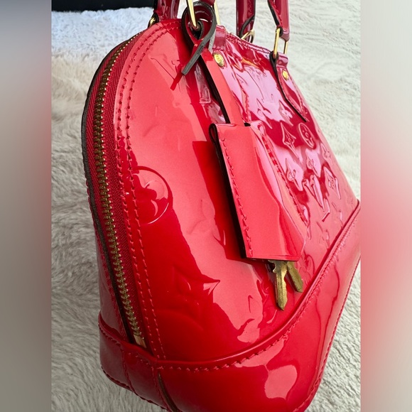Louis Vuitton Alma BB in Vernis Pomme D'Amour - Picture 10 of 13